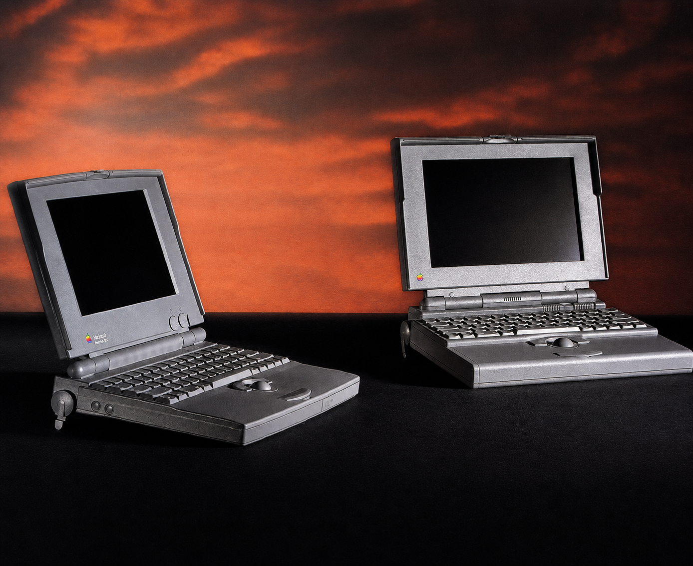 Left: PowerBook 100 (Sapporo)