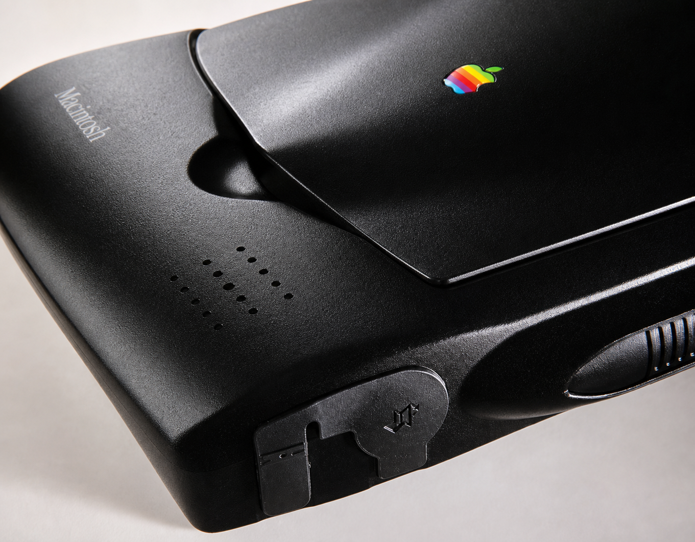Initial design for the Newton MessagePad 100 (code-named Batman), with a curved upscaled image 272
