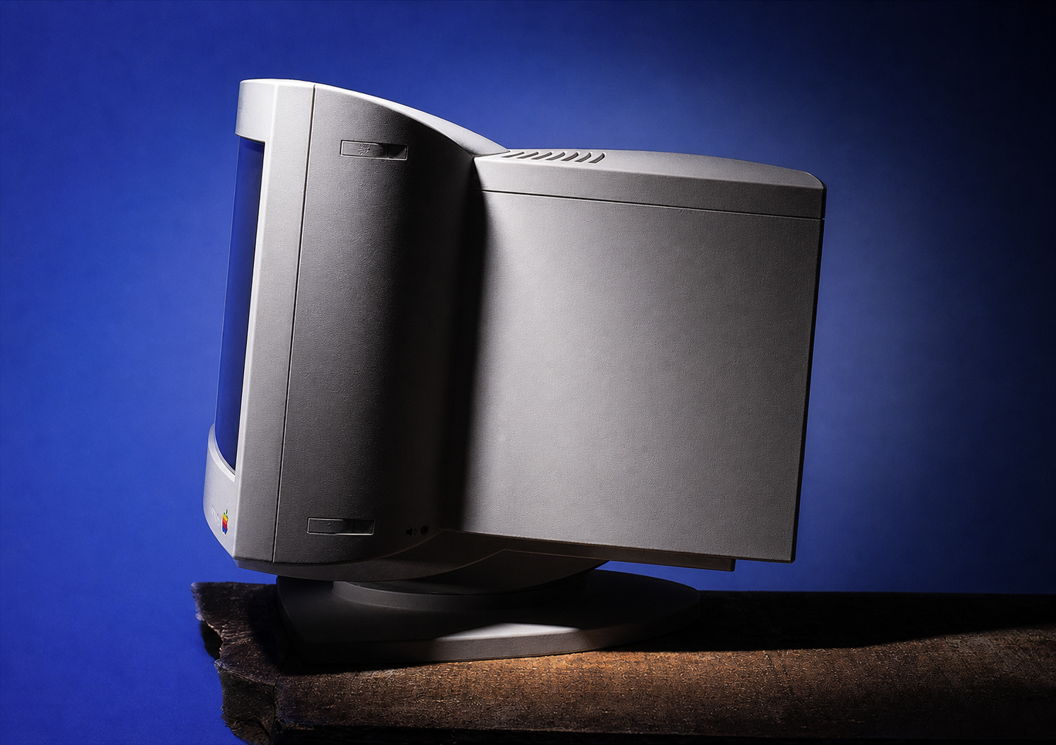 AppleVision 1710 Display (Hammerhead, left) and 1710AV Display (Sousa, right) upscaled image 321