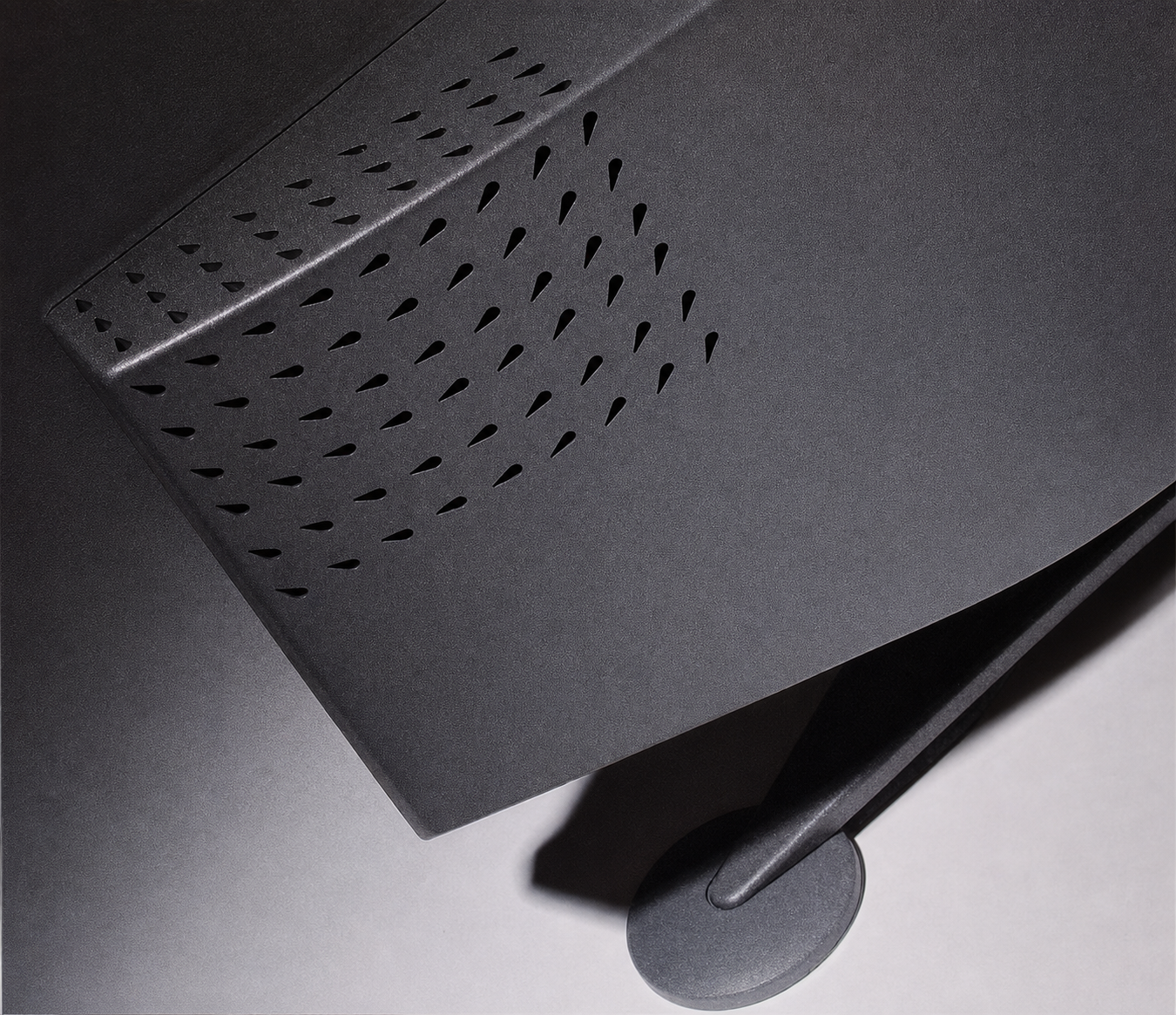 keyboard and comma-shaped vents on the CPU body upscaled image 384