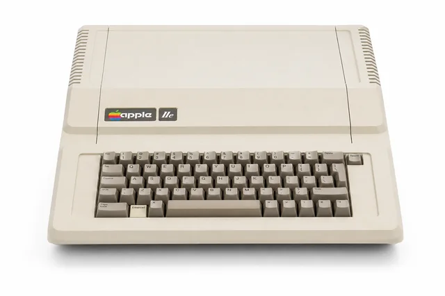 Apple IIe Platinum
