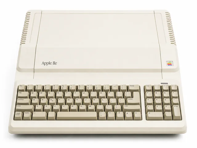 Apple IIe Platinum